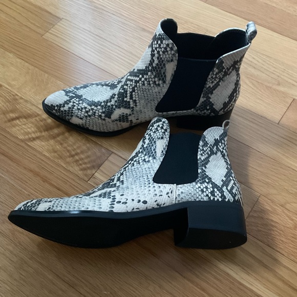 Steve Madden snake print booties - Picture 2 of 3